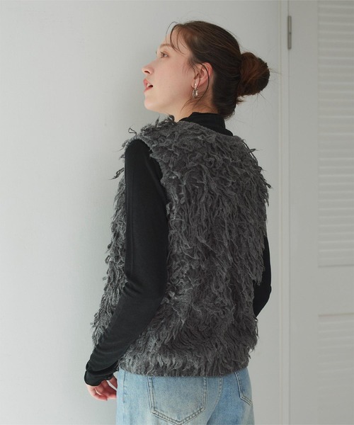 titivate（ティティベイト）の「ループフリンジニットベスト（ベスト・レディース・チャコール/グレイッシュベージュ/アイボリー・FREE）」の10枚目の写真