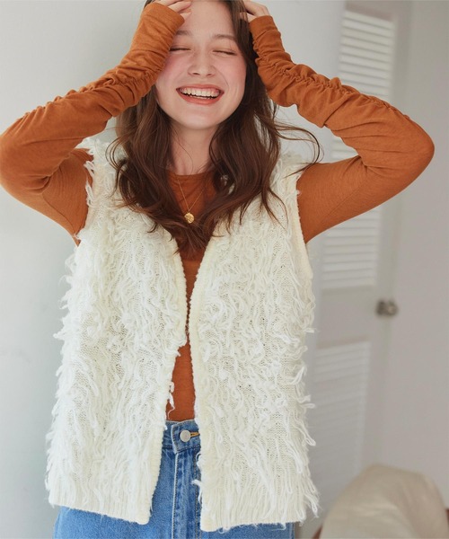 titivate（ティティベイト）の「ループフリンジニットベスト（ベスト・レディース・チャコール/グレイッシュベージュ/アイボリー・FREE）」の6枚目の写真