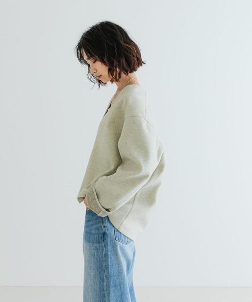 URBAN RESEARCH(アーバンリサーチ)の「ウールライクVネックトップス(Tシャツ/カットソー・レディース・アイボリー/チャコールグレー・FREE)」の12枚目の写真