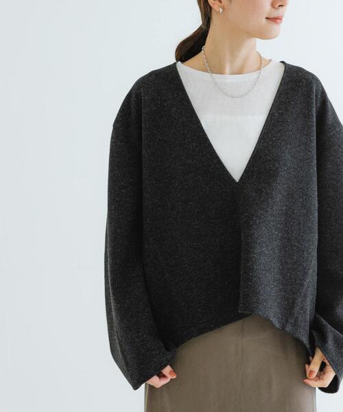 URBAN RESEARCH(アーバンリサーチ)の「ウールライクVネックトップス(Tシャツ/カットソー・レディース・アイボリー/チャコールグレー・FREE)」の21枚目の写真