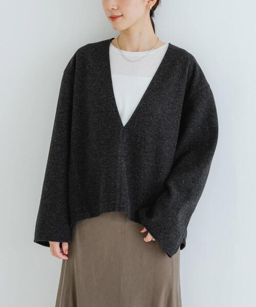 URBAN RESEARCH(アーバンリサーチ)の「ウールライクVネックトップス(Tシャツ/カットソー・レディース・アイボリー/チャコールグレー・FREE)」の22枚目の写真