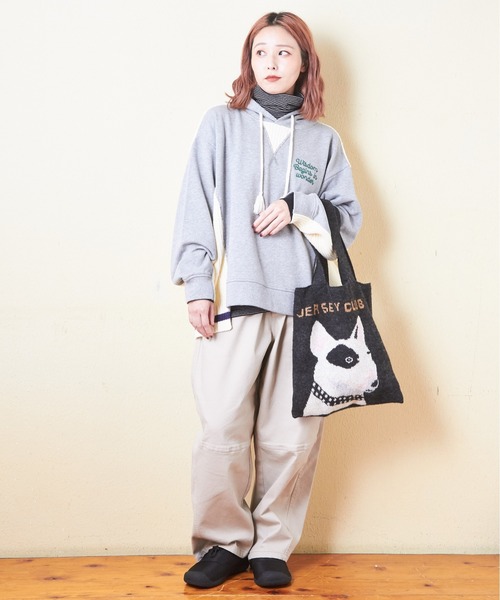 CUBE SUGAR（キューブシュガー）の「リサイクルニットジャガードトートバッグ（トートバッグ・レディース・スミクロ/ベージュ/トップグレー・M）」の9枚目の写真