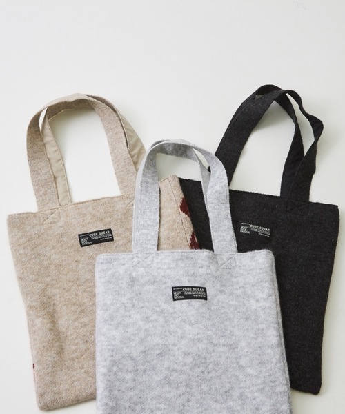 CUBE SUGAR（キューブシュガー）の「リサイクルニットジャガードトートバッグ（トートバッグ・レディース・スミクロ/ベージュ/トップグレー・M）」の13枚目の写真