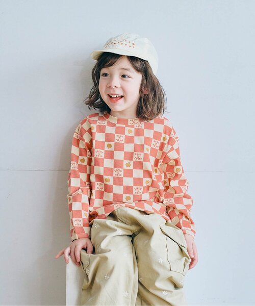 p.premier（ピードットプルミエ）の「ヘビロテしたくなる総柄長袖ストレッチTシャツ（Tシャツ/カットソー・キッズ・ブラック/アイボリー/サックスブルー/ベージュ/チャコール/オフホワイト/グリーン/レッド・80/90/100/110/120/130）」の8枚目の写真