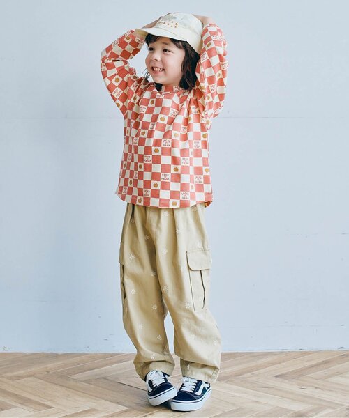 p.premier（ピードットプルミエ）の「ヘビロテしたくなる総柄長袖ストレッチTシャツ（Tシャツ/カットソー・キッズ・ブラック/アイボリー/サックスブルー/ベージュ/チャコール/オフホワイト/グリーン/レッド・80/90/100/110/120/130）」の19枚目の写真