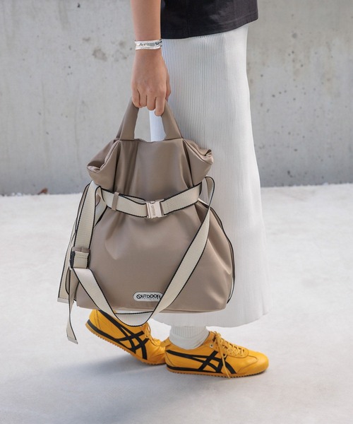 OUTDOOR PRODUCTS（アウトドアプロダクツ）の「【HEREIAM】OUTDOOR(アウトドア)別注/2WAYベルトトートバッグM（トートバッグ・レディース・ブラック/カーキ/シルバー/ブラック系・FREE）」の18枚目の写真