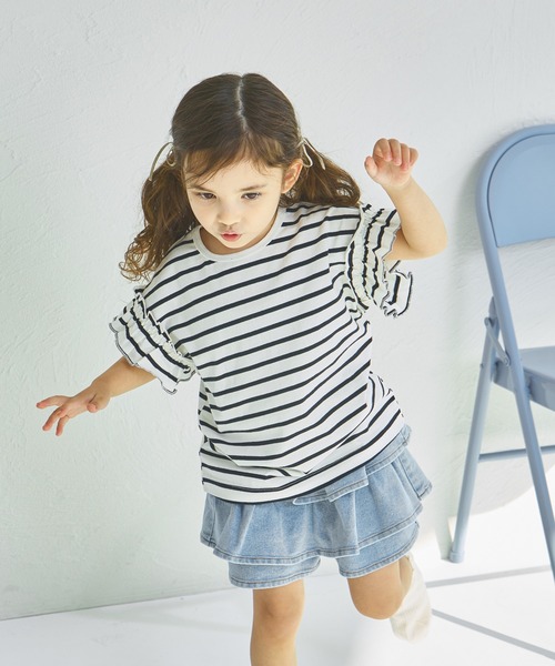 pairmanon(ペアマノン)の「【綿100%】選べるデザイン ガールズフリルトップス(Tシャツ/カットソー・キッズ・ブラック/ライトブルー/ホワイト/ブラウン/ベージュ/パープル/ブルー/ブラック系その他/ブラウン系その他/ホワイト系その他/パープル系その他/ピンク系その他/グリーン系その他/ブルー系その他/ホワイト系その他2/ホワイト系その他3/グリーン系その他2/ピンク系その他2/ピンク系その他3/テラコッタ・150/140/100/80/120/110/90/130)」の5枚目の写真