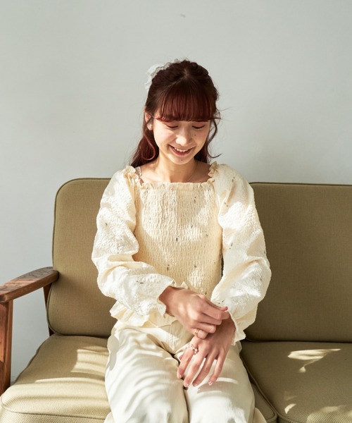 flower（フラワー）の「フラワーエンブロイダリーブラウス（シャツ/ブラウス・レディース・イエロー/ホワイト・FREE）」の4枚目の写真