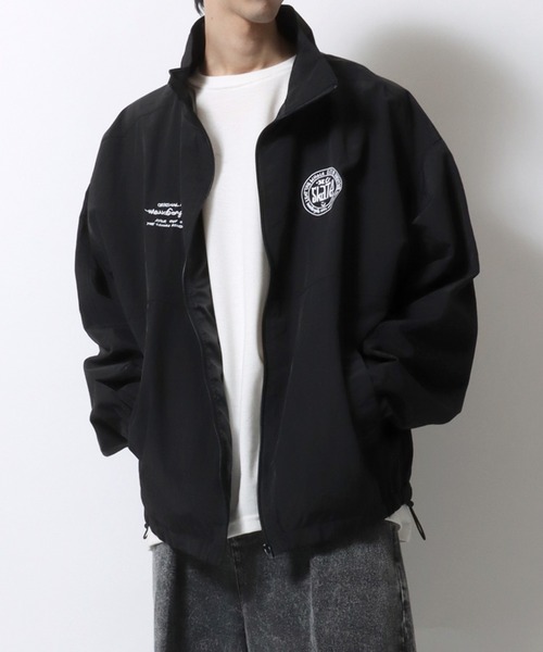 Mark Gonzales(マーク・ゴンザレス)の「MARK GONZALES ARTWORK COLLECTION/マークゴンザレス 別注 ワンポイント刺繍 オーバーサイズ ブロークコア ナイロンジャケット トラックジャケット ブルゾン(ナイロンジャケット・メンズ・ブラック/ライトグレー/ブラック系その他/ブラック系その他2/ネイビー/ブルーグリーン・XL/L/M)」の10枚目の写真