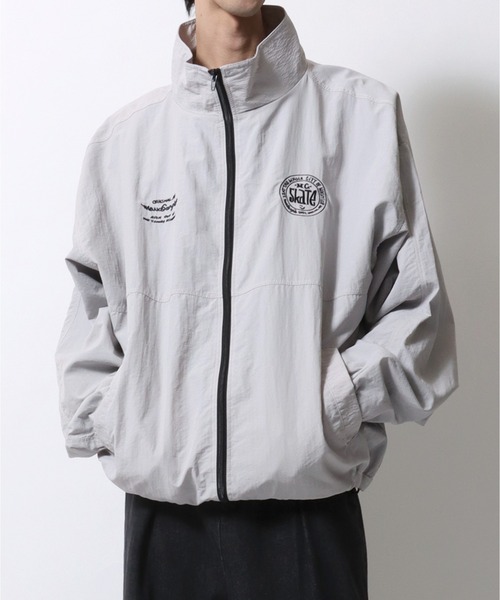 Mark Gonzales(マーク・ゴンザレス)の「MARK GONZALES ARTWORK COLLECTION/マークゴンザレス 別注 ワンポイント刺繍 オーバーサイズ ブロークコア ナイロンジャケット トラックジャケット ブルゾン(ナイロンジャケット・メンズ・ブラック/ライトグレー/ブラック系その他/ブラック系その他2/ネイビー/ブルーグリーン・XL/L/M)」の19枚目の写真