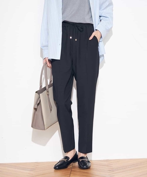 a.v.v（アーヴェヴェ）の「【イージーケア/ストレッチ】美ラクるイージーテーパードパンツ（その他パンツ・レディース・ブラック/ネイビー/グレー/ブルー・40/38/36/34/42）」の2枚目の写真