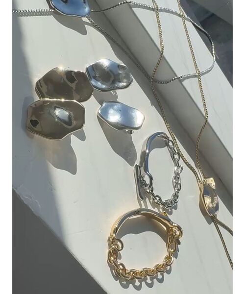 LAGUNAMOON（ラグナムーン）の「カーヴィフォルムループタイネックレス（ネックレス・レディース・シルバー/ゴールド・FREE）」の6枚目の写真
