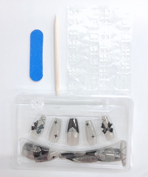 Lace Ladies（レースレディース）の「3D リボン付き モノトーン ネイルチップ セット（ネイルシール/ネイルチップ・レディース・ブラック・FREE）」の4枚目の写真