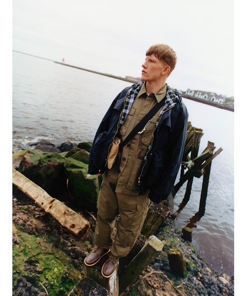 Barbour(バブアー)の「Heritage + / ヘリテージ プラス Durham モディファイド ジャケット(ブルゾン・メンズ・オリーブ/ネイビー・SMALL/MEDIUM)」の6枚目の写真