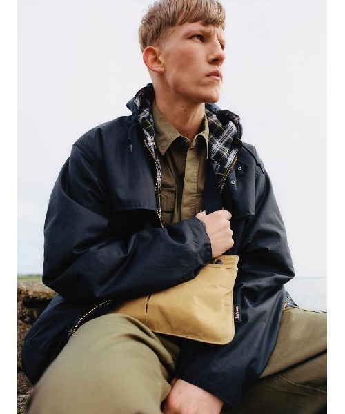 Barbour(バブアー)の「Heritage + / ヘリテージ プラス Durham モディファイド ジャケット(ブルゾン・メンズ・オリーブ/ネイビー・SMALL/MEDIUM)」の7枚目の写真