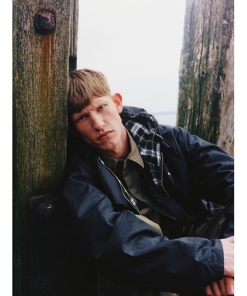 Barbour(バブアー)の「Heritage + / ヘリテージ プラス Durham モディファイド ジャケット(ブルゾン・メンズ・オリーブ/ネイビー・SMALL/MEDIUM)」の8枚目の写真