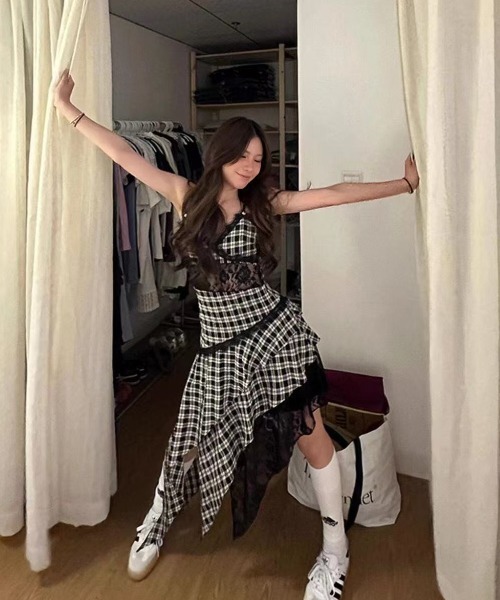 セール】レース切り替えアシンメトリーチェックキャミワンピース