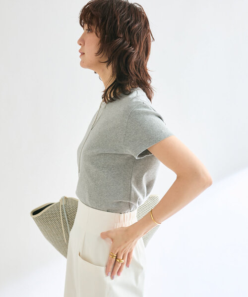 RIVE DROITE（リヴドロワ）の「【MONN.:.(モン)】シンプルTee（Tシャツ/カットソー・レディース・ホワイト/ブラック/グレー・FREE）」の4枚目の写真