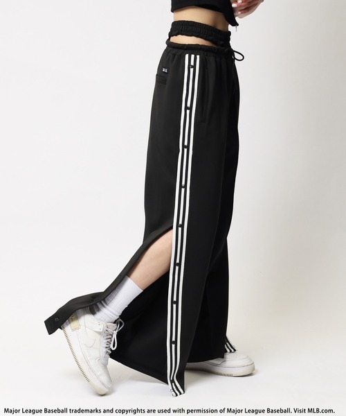 BACK TO THE FIELD（バック トゥー ザ フィールド）の「【MLB】刺繍ロゴウエストデザイントラックパンツ（その他パンツ・レディース・ブラック/ホワイト/ブルー・FREE）」の14枚目の写真