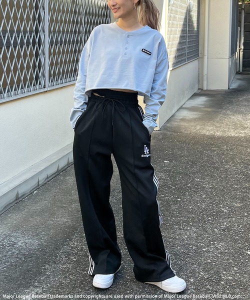 BACK TO THE FIELD（バック トゥー ザ フィールド）の「【MLB】刺繍ロゴウエストデザイントラックパンツ（その他パンツ・レディース・ブラック/ホワイト/ブルー・FREE）」の4枚目の写真