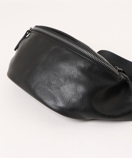 SPINNS（スピンズ）の「合皮ウエストポーチ/シンプル（ボディバッグ/ウエストポーチ・メンズ・ブラック・ONESIZE）」の3枚目の写真