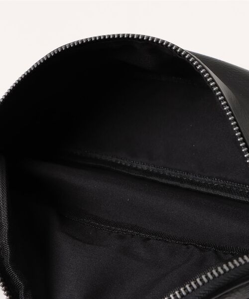 SPINNS（スピンズ）の「合皮ウエストポーチ/シンプル（ボディバッグ/ウエストポーチ・メンズ・ブラック・ONESIZE）」の4枚目の写真