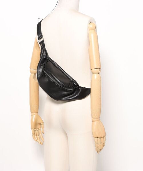 SPINNS（スピンズ）の「合皮ウエストポーチ/シンプル（ボディバッグ/ウエストポーチ・メンズ・ブラック・ONESIZE）」の5枚目の写真