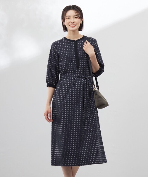 J.PRESS(ジェイプレス)の「【洗える】ジオメトリックプリント ワンピース(ワンピース・レディース・ホワイト系5/サックスブルー系5/ネイビー系5・T13/T15)」の2枚目の写真