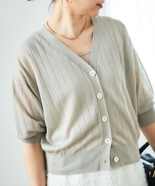 le.coeur blanc（ルクールブラン）の「《手洗い可能》シアーワイドリブラメVカーディガン（カーディガン/ボレロ・レディース・ネイビー/ベージュ/グレイッシュベージュ/ブルー・38）」の2枚目の写真