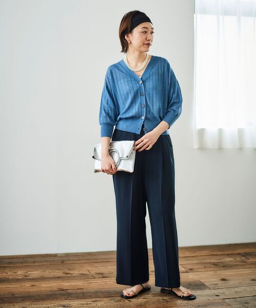 le.coeur blanc（ルクールブラン）の「《手洗い可能》シアーワイドリブラメVカーディガン（カーディガン/ボレロ・レディース・ネイビー/ベージュ/グレイッシュベージュ/ブルー・38）」の6枚目の写真