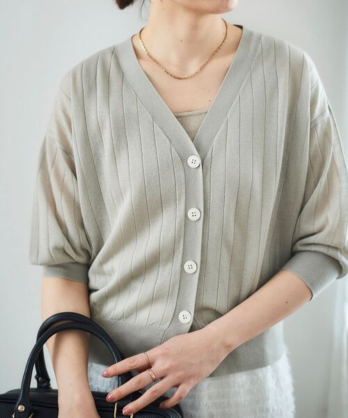 le.coeur blanc（ルクールブラン）の「《手洗い可能》シアーワイドリブラメVカーディガン（カーディガン/ボレロ・レディース・ネイビー/ベージュ/グレイッシュベージュ/ブルー・38）」の10枚目の写真