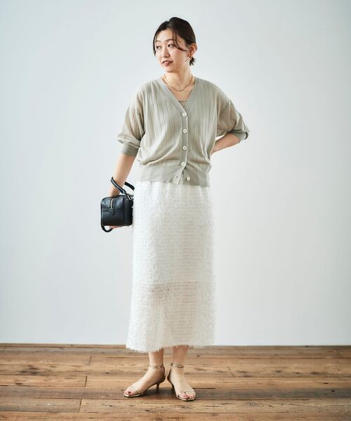 le.coeur blanc（ルクールブラン）の「《手洗い可能》シアーワイドリブラメVカーディガン（カーディガン/ボレロ・レディース・ネイビー/ベージュ/グレイッシュベージュ/ブルー・38）」の14枚目の写真