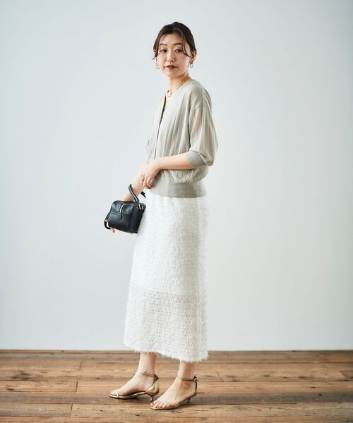 le.coeur blanc（ルクールブラン）の「《手洗い可能》シアーワイドリブラメVカーディガン（カーディガン/ボレロ・レディース・ネイビー/ベージュ/グレイッシュベージュ/ブルー・38）」の15枚目の写真