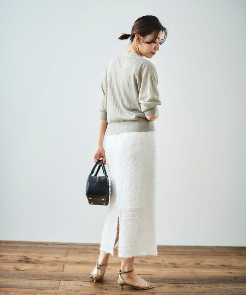 le.coeur blanc（ルクールブラン）の「《手洗い可能》シアーワイドリブラメVカーディガン（カーディガン/ボレロ・レディース・ネイビー/ベージュ/グレイッシュベージュ/ブルー・38）」の16枚目の写真