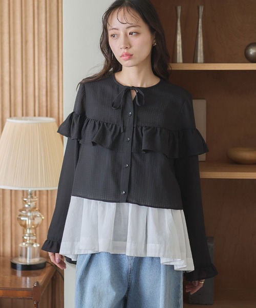 earth music&ecology(アースミュージックアンドエコロジー)の「フリル切替えショートブラウス(シャツ/ブラウス・レディース・オフホワイト/イエロー/ライトカーキ/ブラック・FREE)」の14枚目の写真