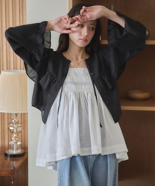 earth music&ecology(アースミュージックアンドエコロジー)の「フリル切替えショートブラウス(シャツ/ブラウス・レディース・オフホワイト/イエロー/ライトカーキ/ブラック・FREE)」の12枚目の写真