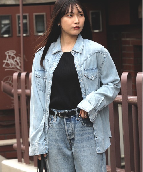 Levi's（リーバイス）の「【Levi's】ウエスタンシャツ（シャツ/ブラウス・レディース・ライトインディゴブルー・L/M/S）」の2枚目の写真