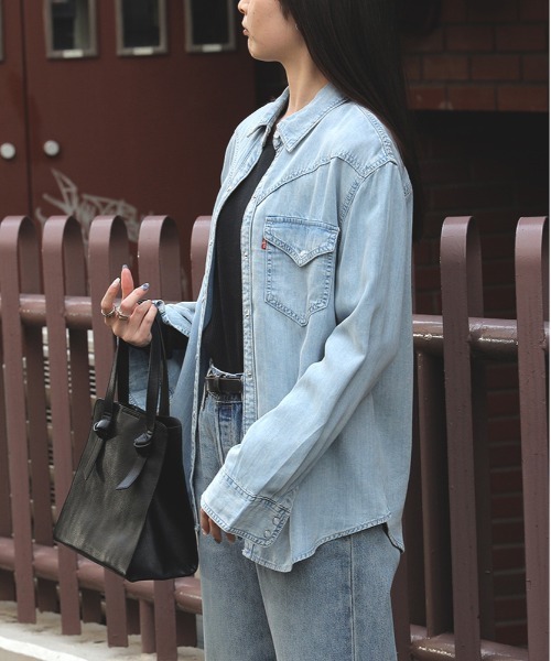 Levi's（リーバイス）の「【Levi's】ウエスタンシャツ（シャツ/ブラウス・レディース・ライトインディゴブルー・L/M/S）」の4枚目の写真
