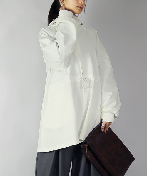 and it_（アンドイット）の「UVカット&ドライタッチ接触冷感ロングパーカー（パーカー・レディース・オフホワイト/チャコール/ブラック・M-L）」の7枚目の写真