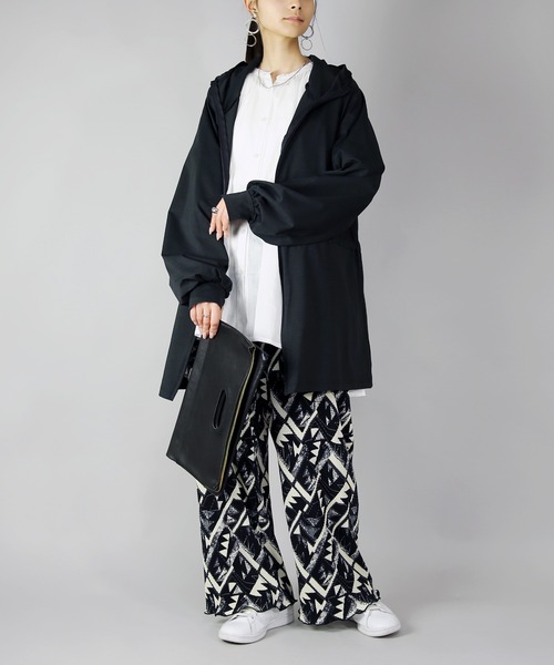 and it_（アンドイット）の「UVカット&ドライタッチ接触冷感ロングパーカー（パーカー・レディース・オフホワイト/チャコール/ブラック・M-L）」の10枚目の写真