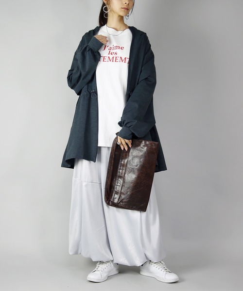 and it_（アンドイット）の「UVカット&ドライタッチ接触冷感ロングパーカー（パーカー・レディース・オフホワイト/チャコール/ブラック・M-L）」の15枚目の写真