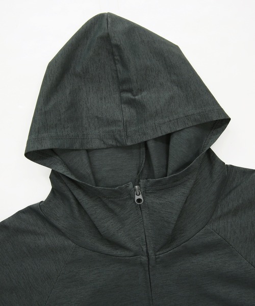 and it_（アンドイット）の「UVカット&ドライタッチ接触冷感ロングパーカー（パーカー・レディース・オフホワイト/チャコール/ブラック・M-L）」の20枚目の写真