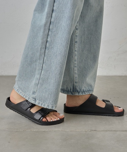 COLONY 2139（コロニートゥーワンスリーナイン）の「EVAサンダル（サンダル・レディース・ホワイト/ブラック/グレイッシュベージュ・MEDIUM/LARGE）」の2枚目の写真