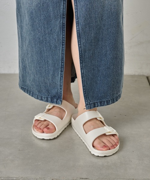 COLONY 2139（コロニートゥーワンスリーナイン）の「EVAサンダル（サンダル・レディース・ホワイト/ブラック/グレイッシュベージュ・MEDIUM/LARGE）」の17枚目の写真