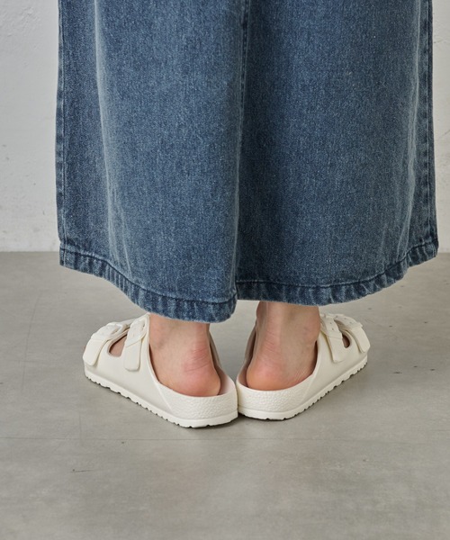 COLONY 2139（コロニートゥーワンスリーナイン）の「EVAサンダル（サンダル・レディース・ホワイト/ブラック/グレイッシュベージュ・MEDIUM/LARGE）」の19枚目の写真