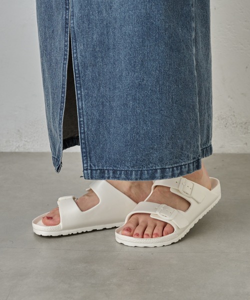 COLONY 2139（コロニートゥーワンスリーナイン）の「EVAサンダル（サンダル・レディース・ホワイト/ブラック/グレイッシュベージュ・MEDIUM/LARGE）」の18枚目の写真