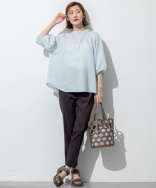23区 S(ニジュウサンクチイサイサイズ)の「【洗える】LIBECOリネン ボリュームスリーブ ブラウス(シャツ/ブラウス・レディース・ホワイト系/ダークブラウン系/ふじ色系/スカイブルー系/オールドローズ系/ダークグリーン系・32)」の19枚目の写真