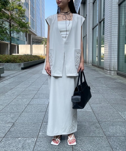 AIC.(エーアイシー)の「コード刺繍ロングスカート/セットアップ可能(スカート・レディース・ライトグレー/ブラック・FREE)」の4枚目の写真