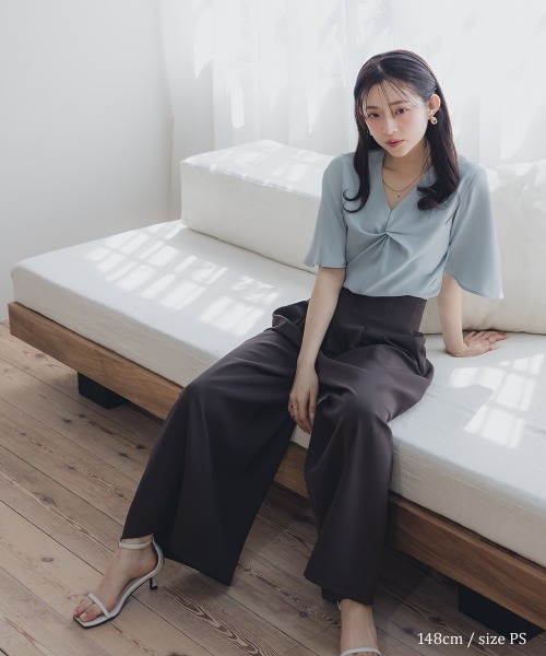 Petitjo（プッチージョ）の「小さいサイズ　ねじれ半袖ブラウス　低身長さん・小柄女性（シャツ/ブラウス・レディース・ブルーグレー/ホワイト・PSS/PS/PM/PL）」の4枚目の写真