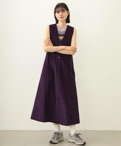 MILKFED.(ミルクフェド)の「CORDUROY JUMPER SKIRT(ワンピース・レディース・チャコール/ベージュ/パープル・ONE SIZE)」の1枚目の写真